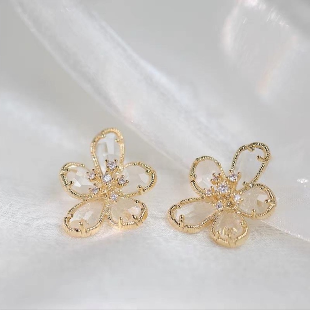 14K gold plated | flower earings/studs ｜French style anniversary ｜hypoallergenic